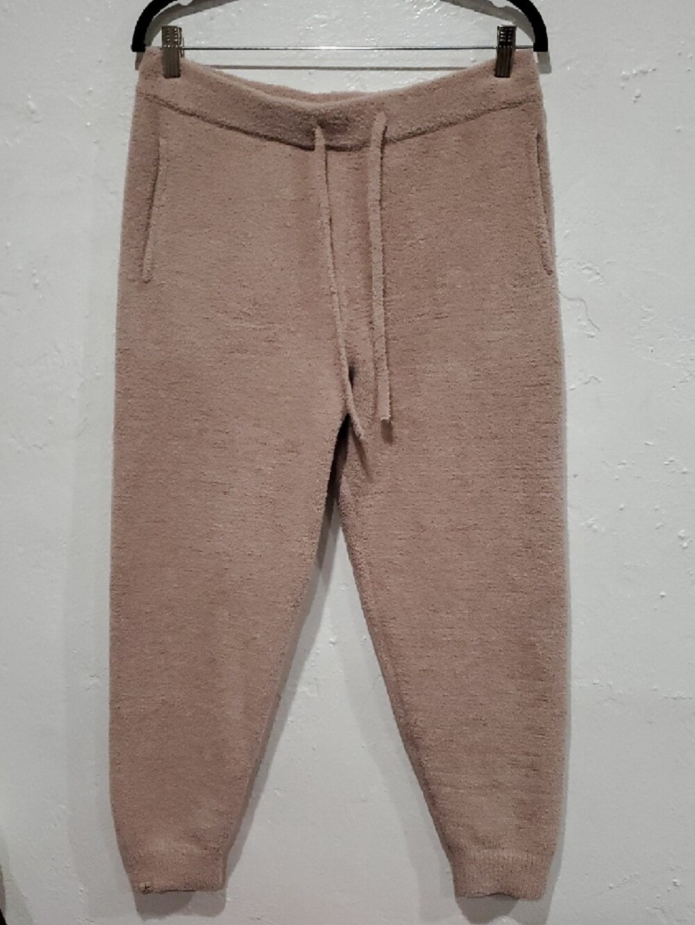 Barefoot Dreams CozyChic Luxe Cropped Cami & Jogger Set In Nude Size M - Picture 7 of 15
